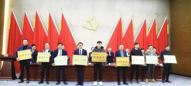 1675739047 1675739047